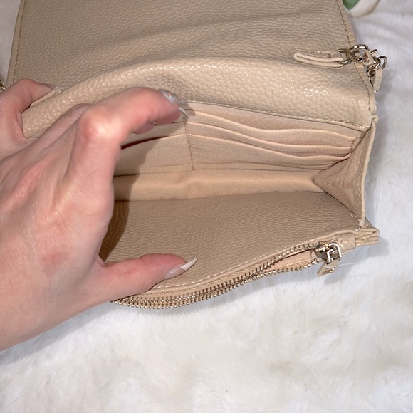 BCBG Paris Crossbody Bag 💕 Beautiful - Picture 10 of 14